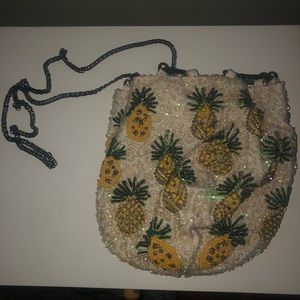 Pineapple purse